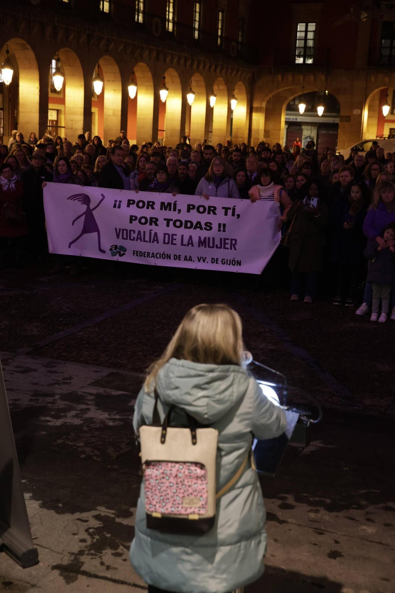 La concentración por el 25N en Gijón, en imágenes