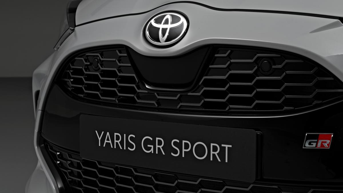 El segell identificatiu del YarisGR Sport