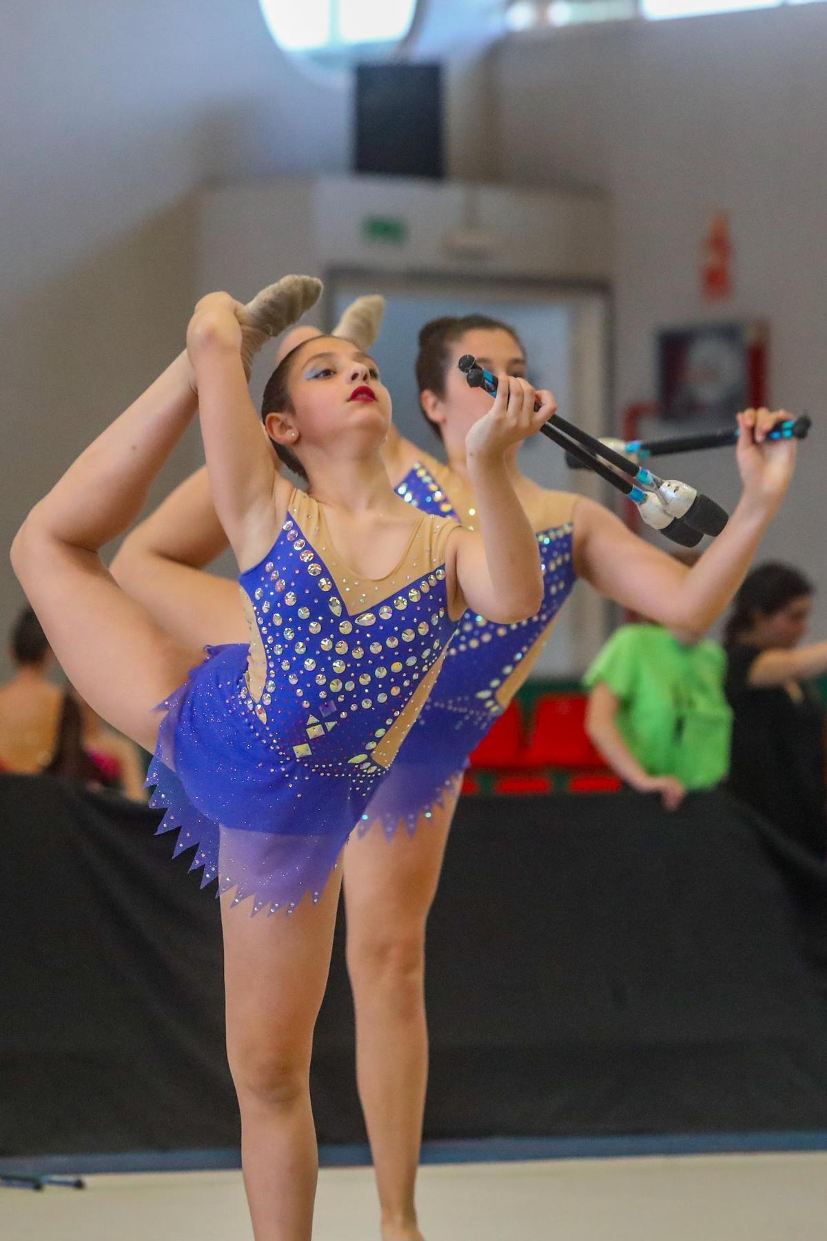 El Torneo Vilarousa hace de la gimnasia rítmica un espectáculo en Catoira