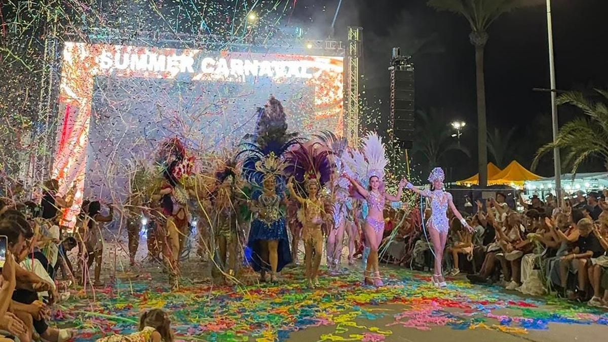 La gala de reinas y reyes volvió a destacar por su colorido y vistosidad.