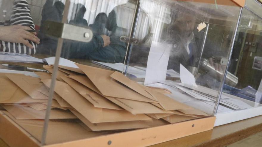 Una urna de estas elecciones generales en Galicia. // FDV