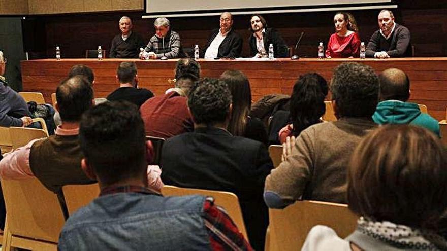 Mesa redonda de la Real Cofradía del Santo Entierro