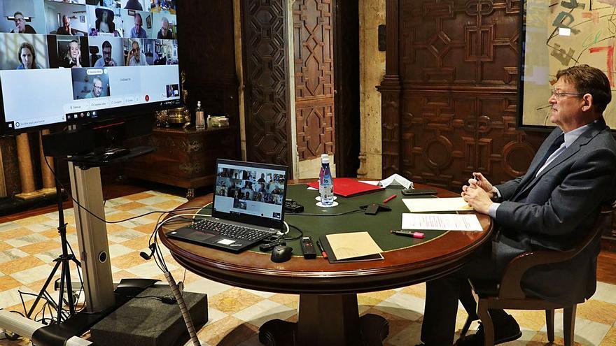 El presidente de la Generalitat, Ximo Puig, ayer, durante la reunión telemática con expertos. | LEVANTE-EMV