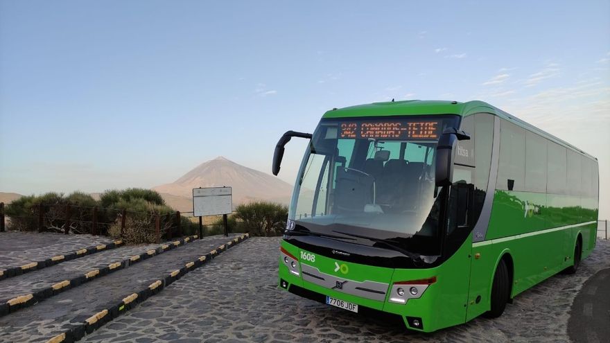 Titsa inaugurates a new route through the interior of the Teide National Park