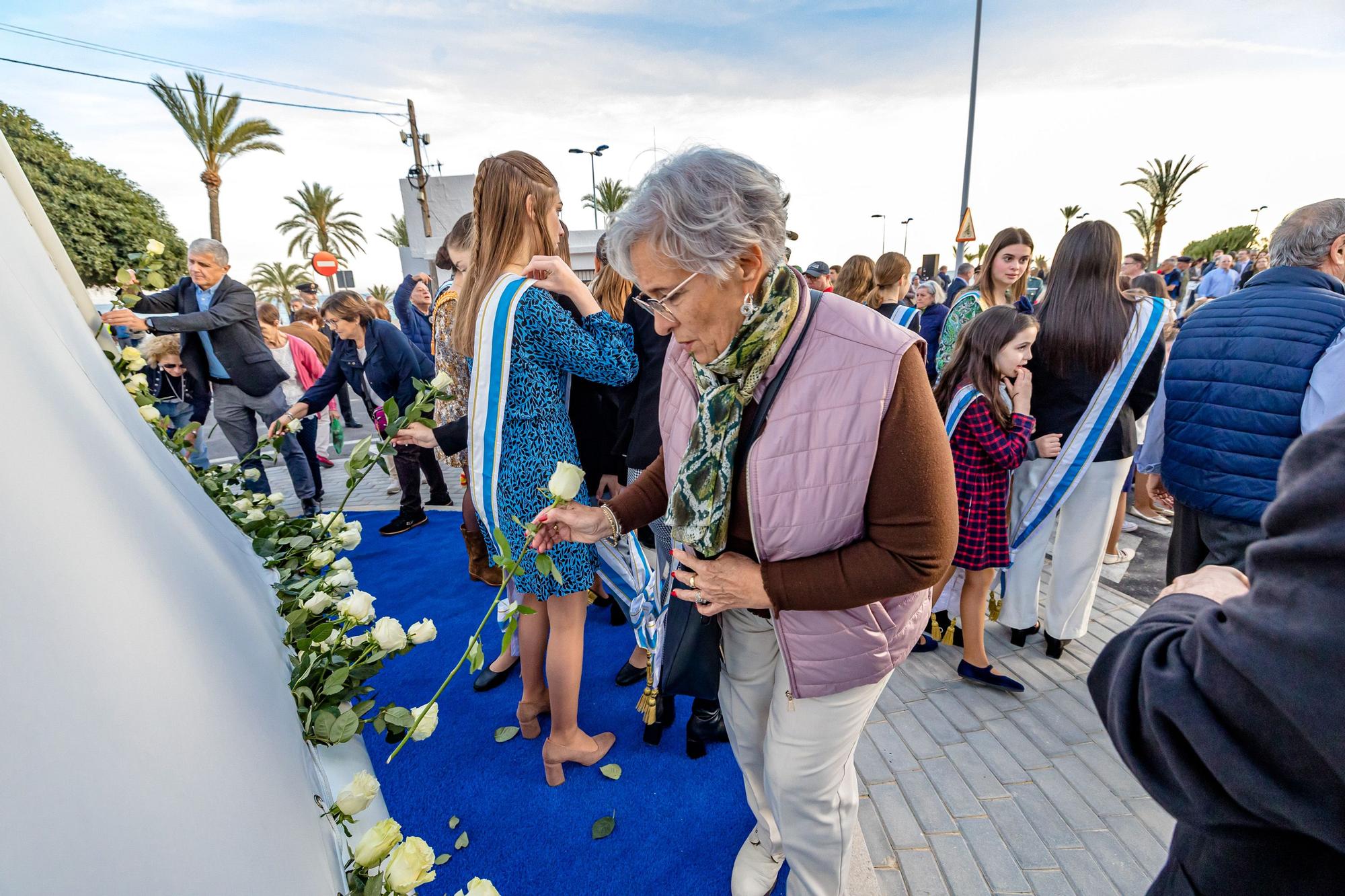 Benidorm rinde homenaje a las víctimas del covid con una rotonda en Poniente