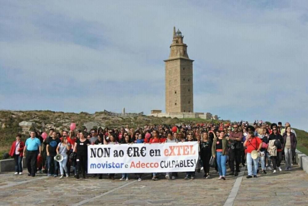 La empresa de telemarketing prevé concentrar en A Coruña el 58% de los despidos, 205. Los trabajadores denuncian que el despido colectivo es fraudulento.