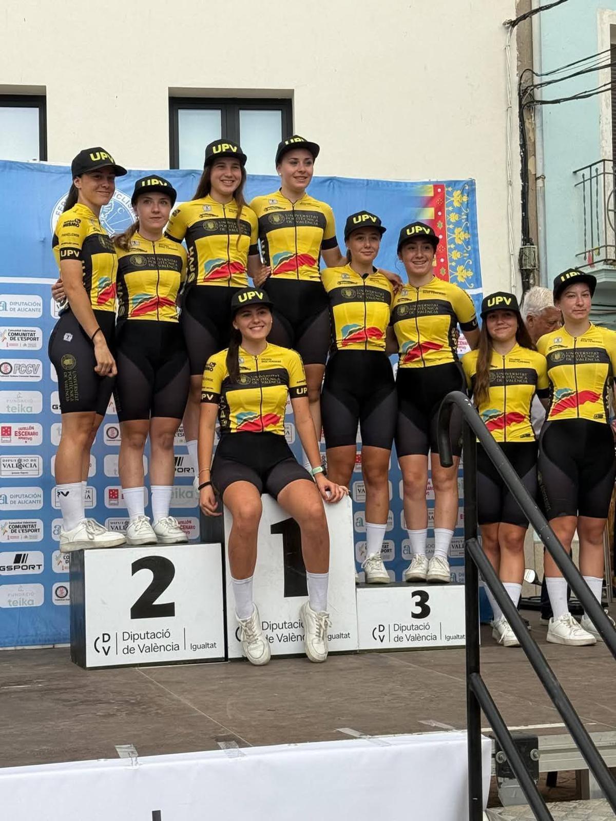 Ciclistas en una de las carreras de féminas celebrada el pasado fin de semana.