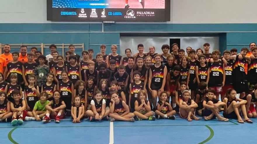 Foto de familia de los participantes en el campusque se celebra en sa Blanca Dona. | C.P.V.