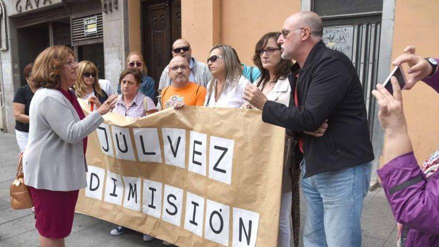 Protesta sindical pro dimisión de Júlvez