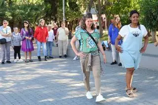 Una master class de modelaje en el Parque de la Paz, en imágenes