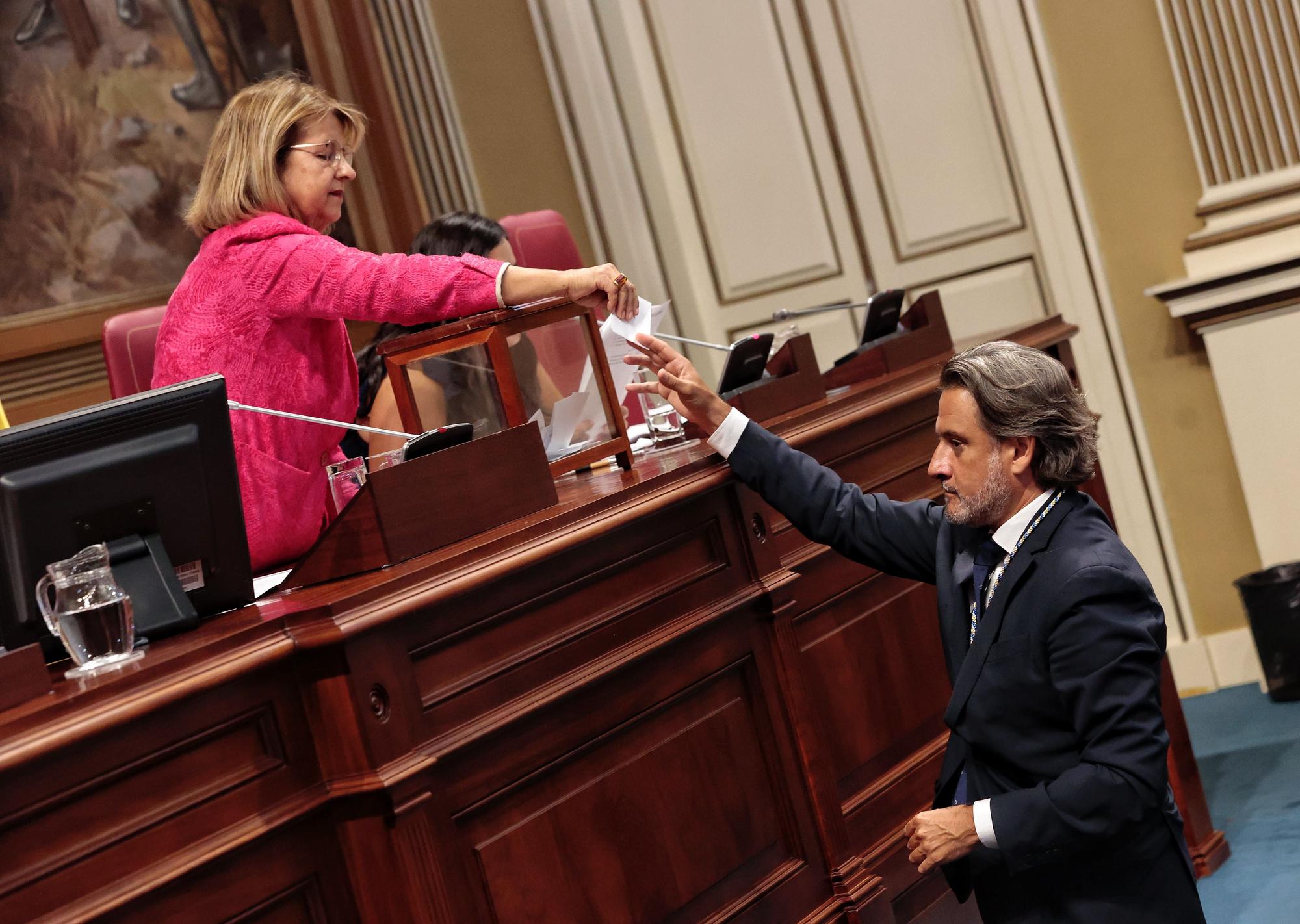 Astrid Pérez, nueva presidenta del Parlamento de Canarias