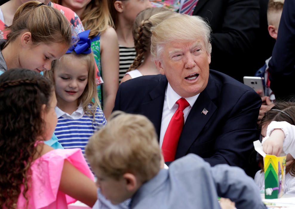 El presidente de Estados Unidos, Donald Trump, y la primera dama, Melania Trump, han participado este lunes en su primera carrera de huevos de Pascua desde que llegaron a la Casa Blanca.