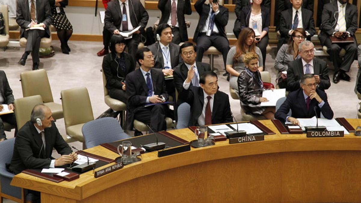 El representante de China en el Consejo de Seguridad, Li Baodong, ejerce su derecho a veto a la resolución de condena a Siria, el martes, en Nueva York.