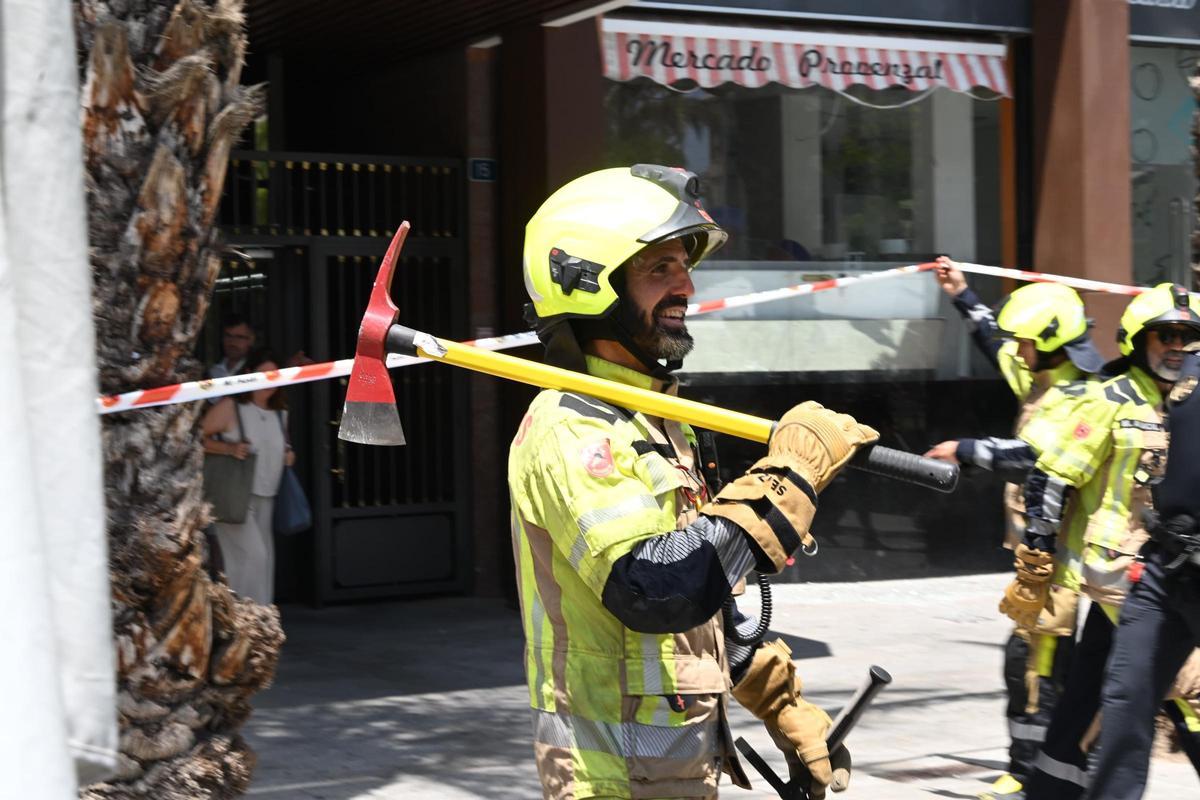 La rotura de cristales por la mascletà provoca heridas a una mujer en Luceros La rotura de cristales por la mascletà provoca heridas a una mujer en Luceros