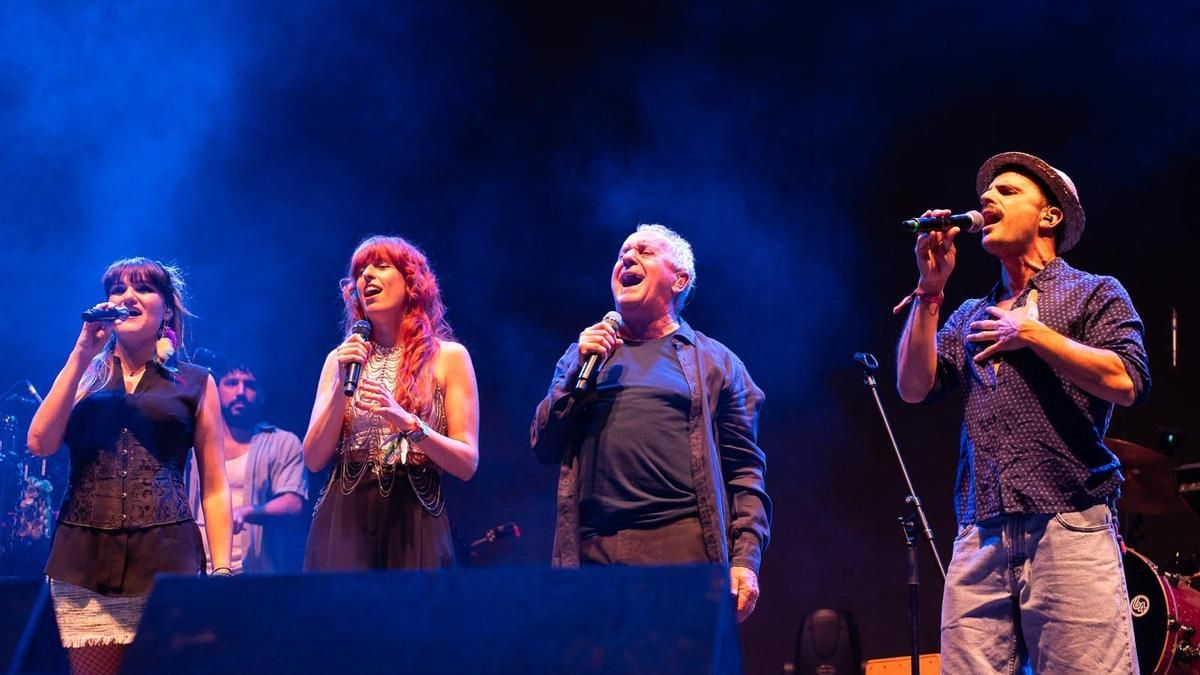 Por la izquierda, Rozalén, Marisa Valle Roso, Víctor Manuel y Rodrigo Cuevas