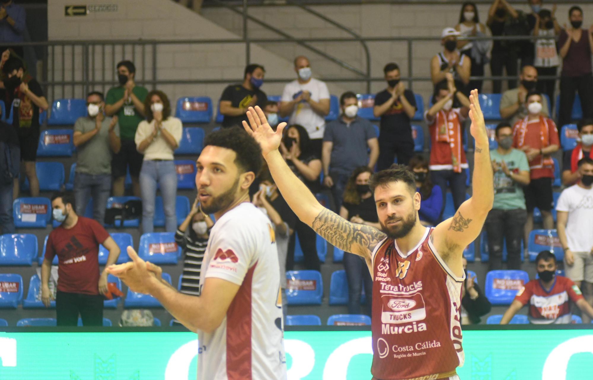 El Real Murcia sorprende al Granada y fuerza el tercer partido del play off de ascenso (69-62)