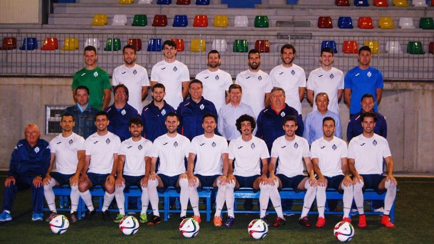 Foto oficial de la plantilla del Fútbol Club Pinatar que compitió la temporada pasada en el grupo XIII de Tercera División