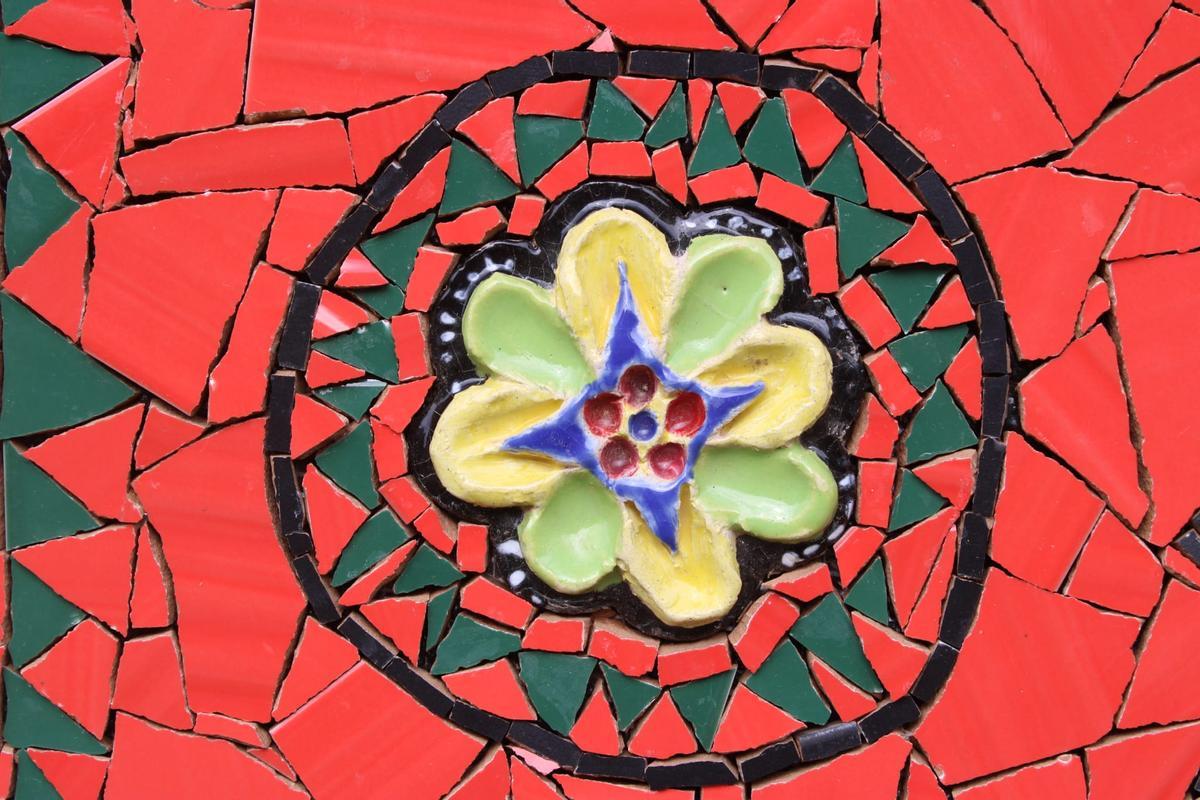 Detalle del nuevo mural en el barrio de Olivares.