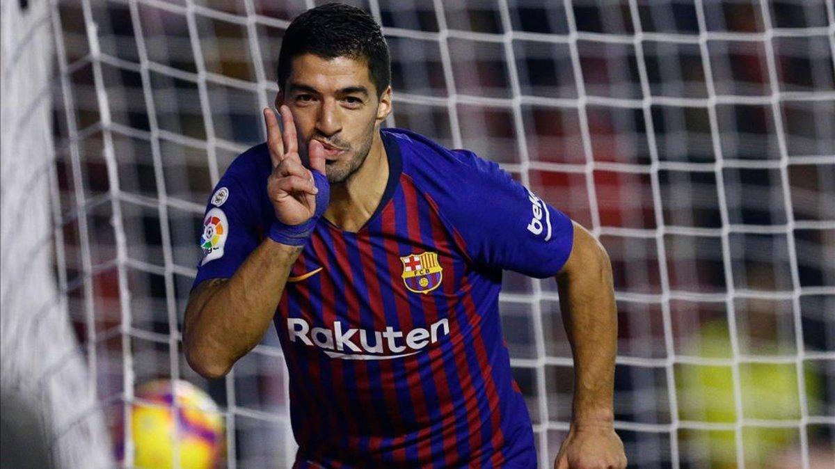 Suárez marcó el primero y el tercero del Barça