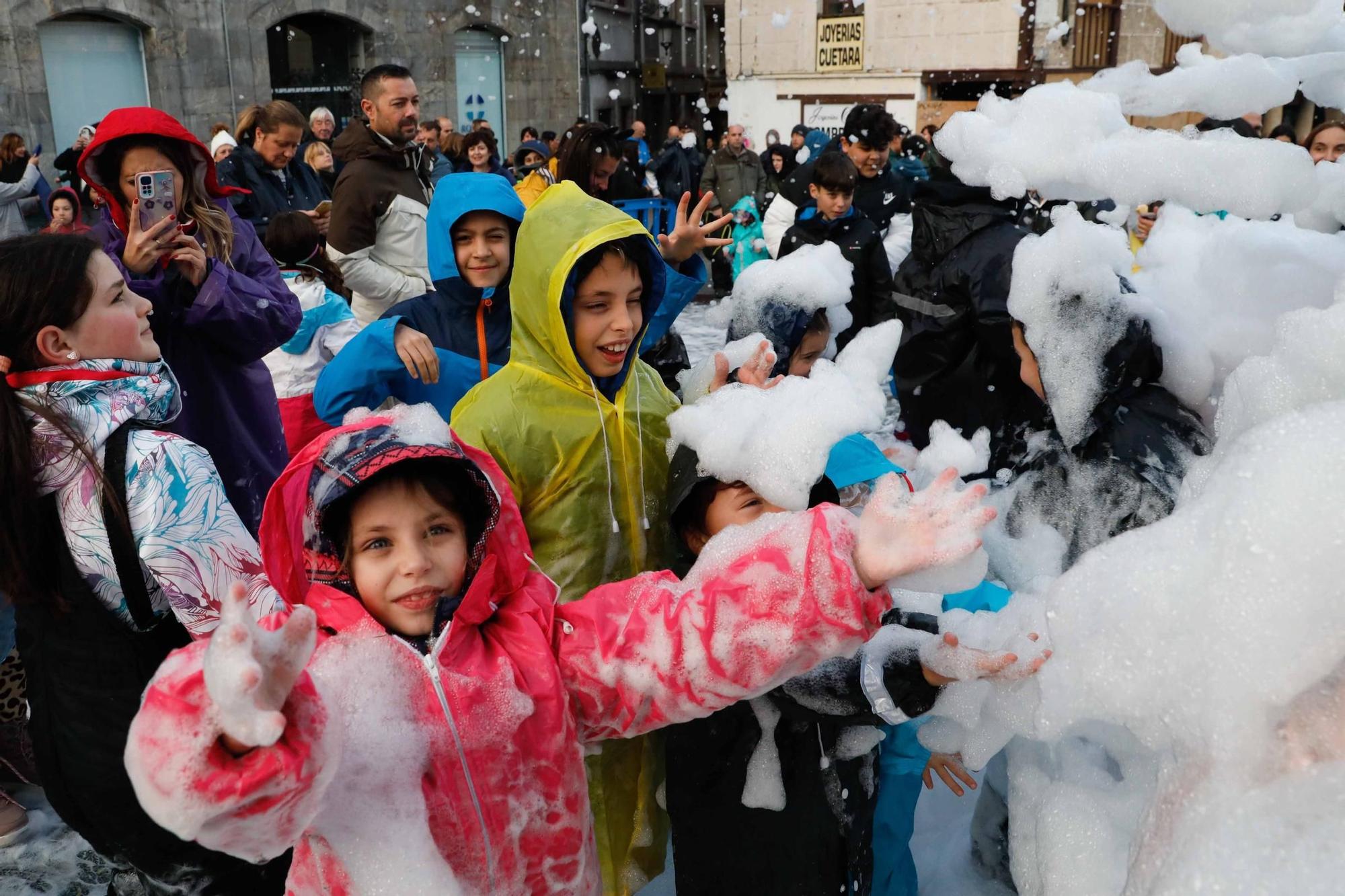 EN IMÁGENES: Avilés ya navega en el mar de espuma de Galiana