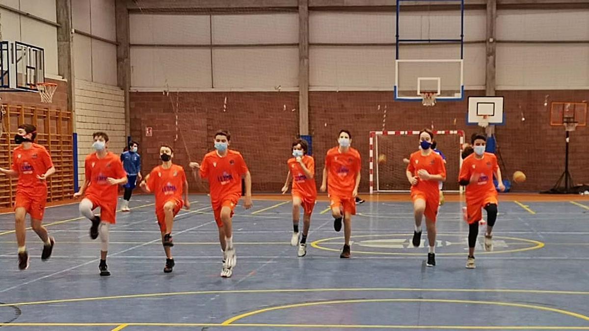 Un entrenamiento de un equipo de la cantera del Básquet Coruña. |  // @BASQUETCORUNA