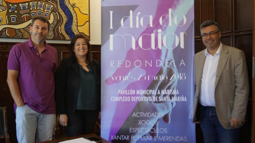 El alcalde Javier Bas (dcha.) y María del Carmen Amoedo, esta mañana, en la presentación de las jornadas de mayores. / FdV