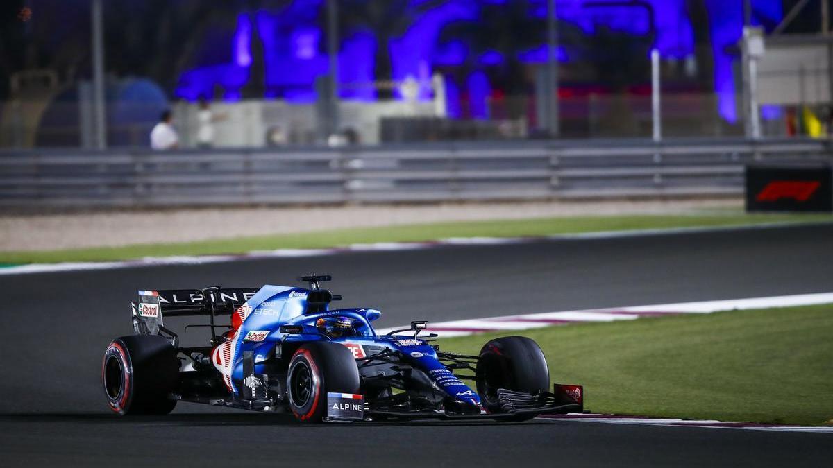 Fernando Alonso logra acabar tercero en Losail.