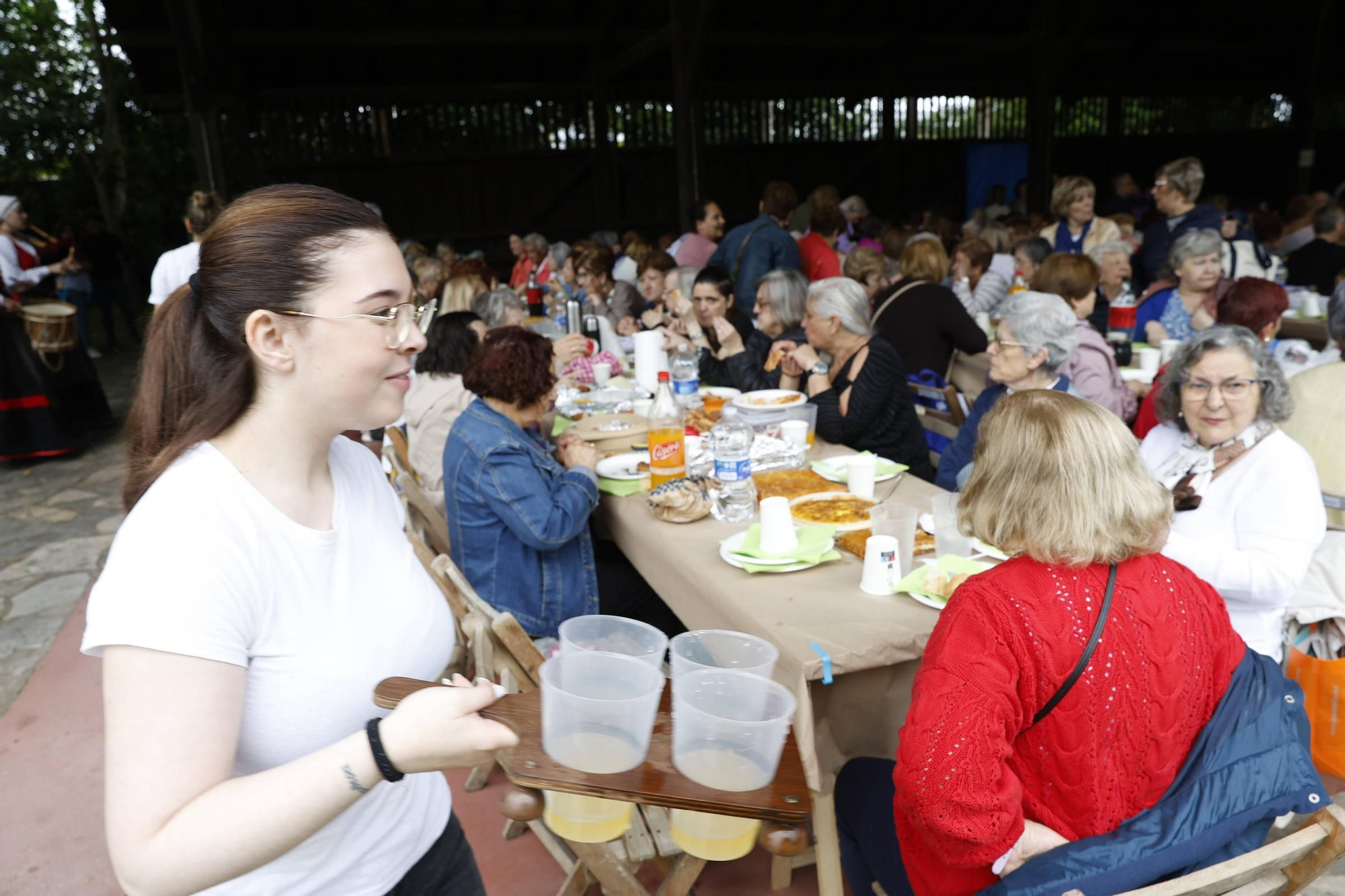 Así fue la fiesta "Femenino y Plural" en Gijón con 600 mujeres en el Muséu del Pueblu d'Asturies (en imágenes)