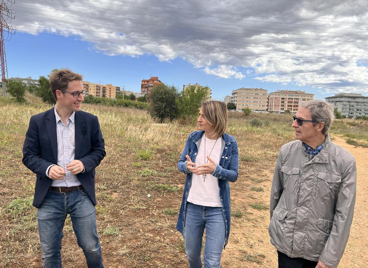 Els candidats de Junts a la zona esportiva de l'Olivar Gran.