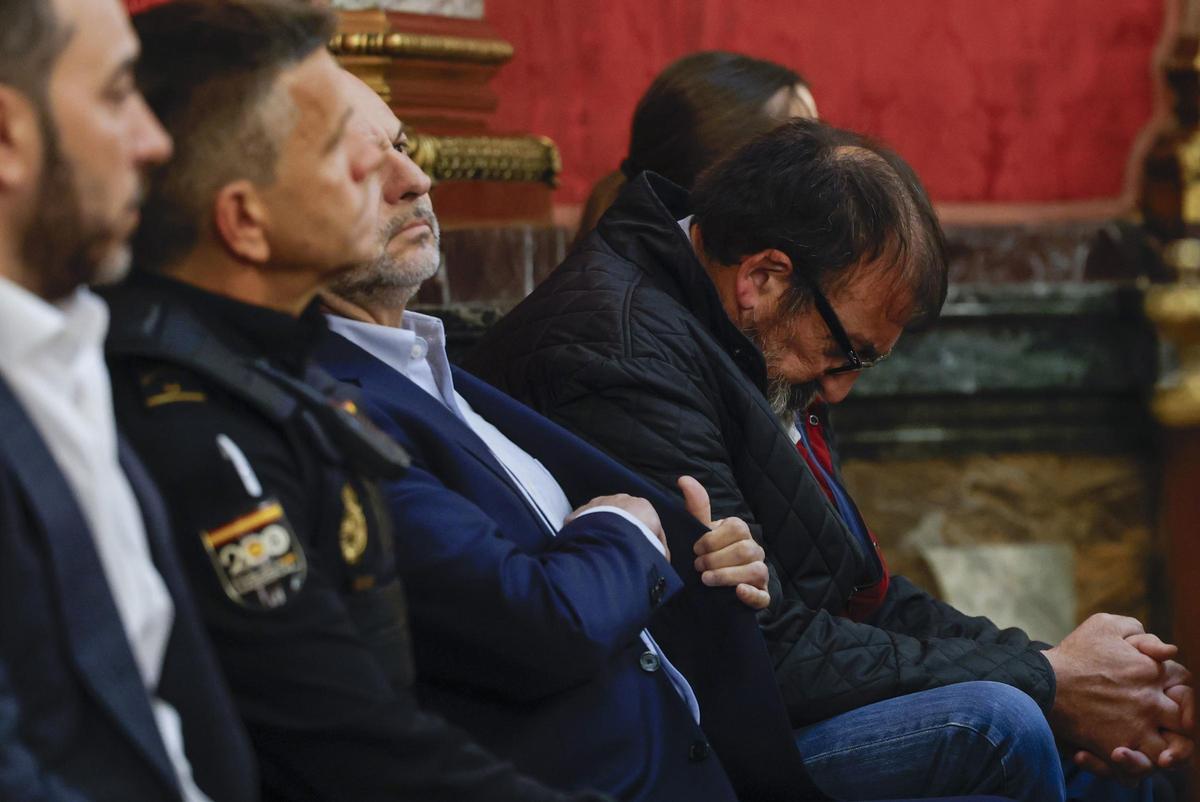El exministro José Luis Ábalos (i) y su exasesor Koldo García (d) en el banquillo de los acusados durante el juicio por el 'caso mascarillas' en el Tribunal Supremo, a 7 de abril de 2026, en Madrid (España). El exministro José Luis Ábalos, su exasesor Kol