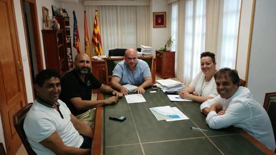 Imagen de la reunión entre el Ayuntamiento y la empresa.