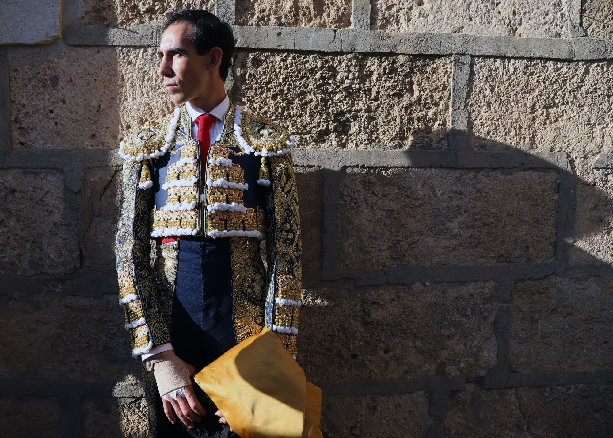 Las imágenes de la cuarta corrida de abono en La Malagueta y de la cogida de Jiménez Fortes