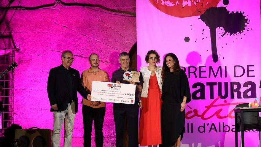 Vicent Palatsí gana el Premio de Literatura Erótica de la Vall d’Albaida con récord de participación