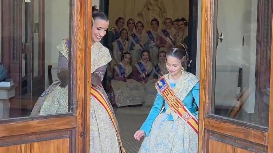 Las falleras mayores de València cierran el balcón de la mascletà