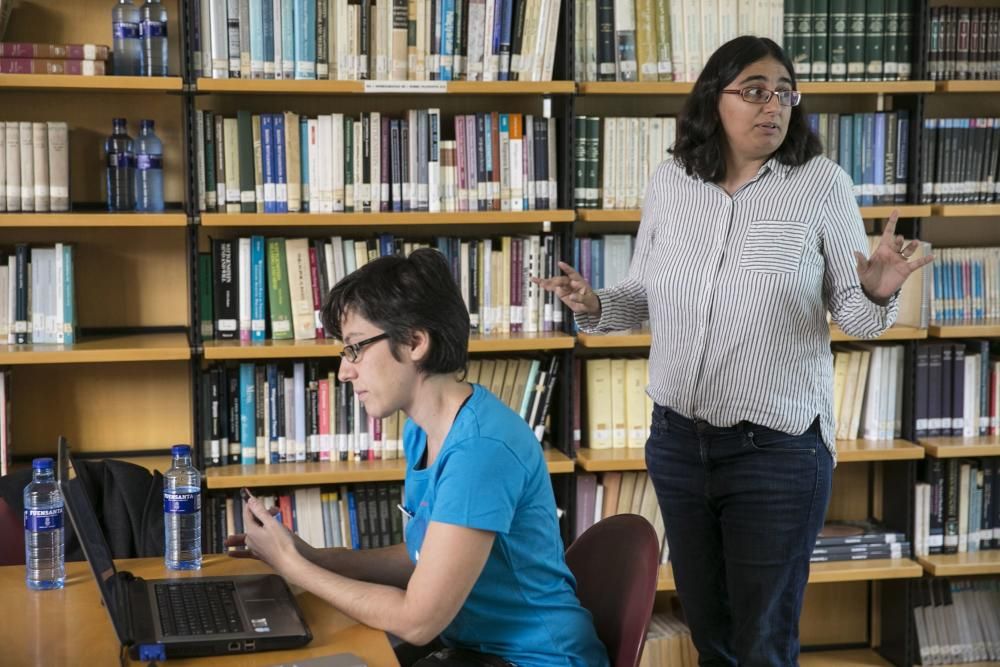 "Editatón" de la Wikipedia en la biblioteca del Campus de Humanidades