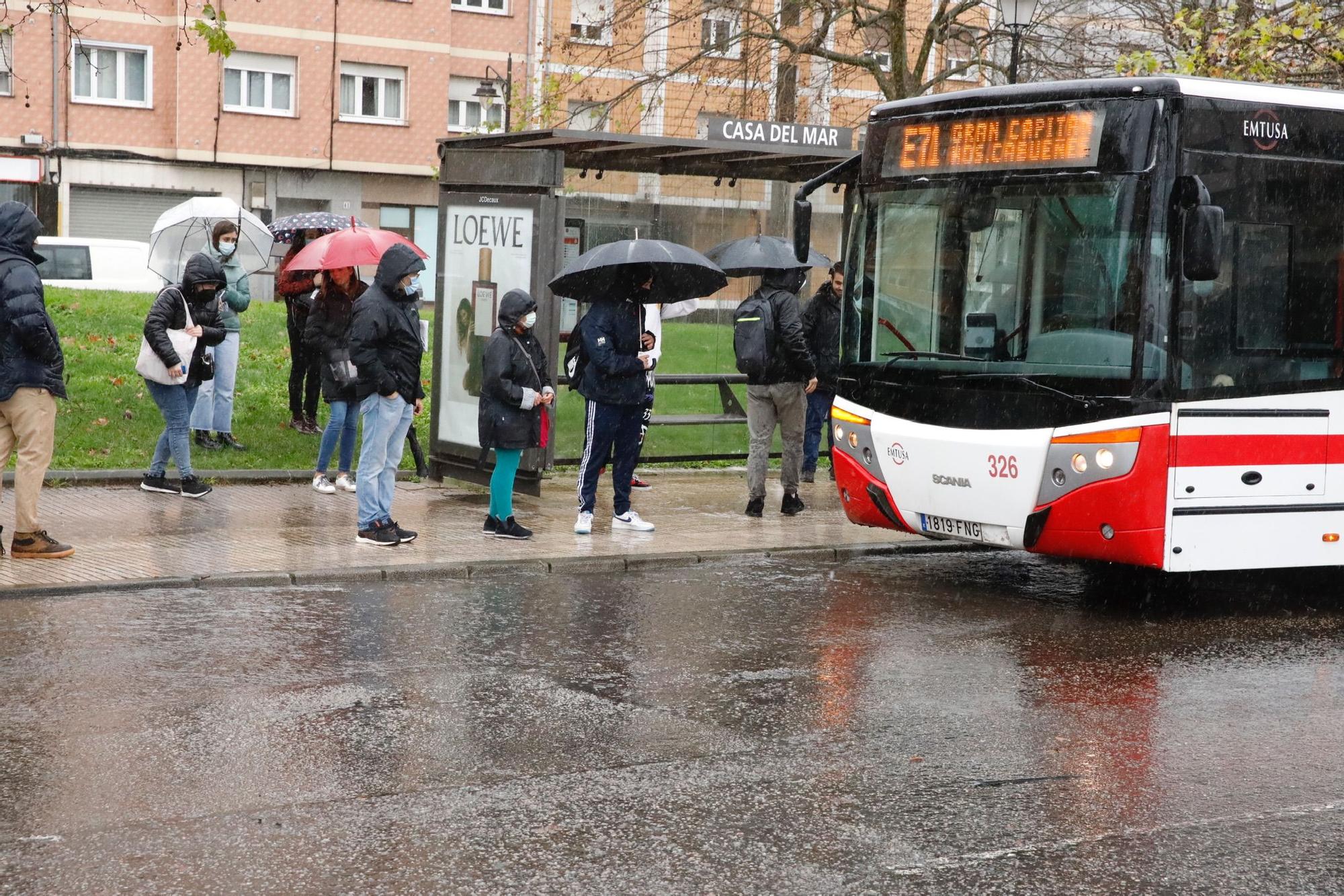 En imágenes: las consecuencias de la borrasca "Fein" en Gijón