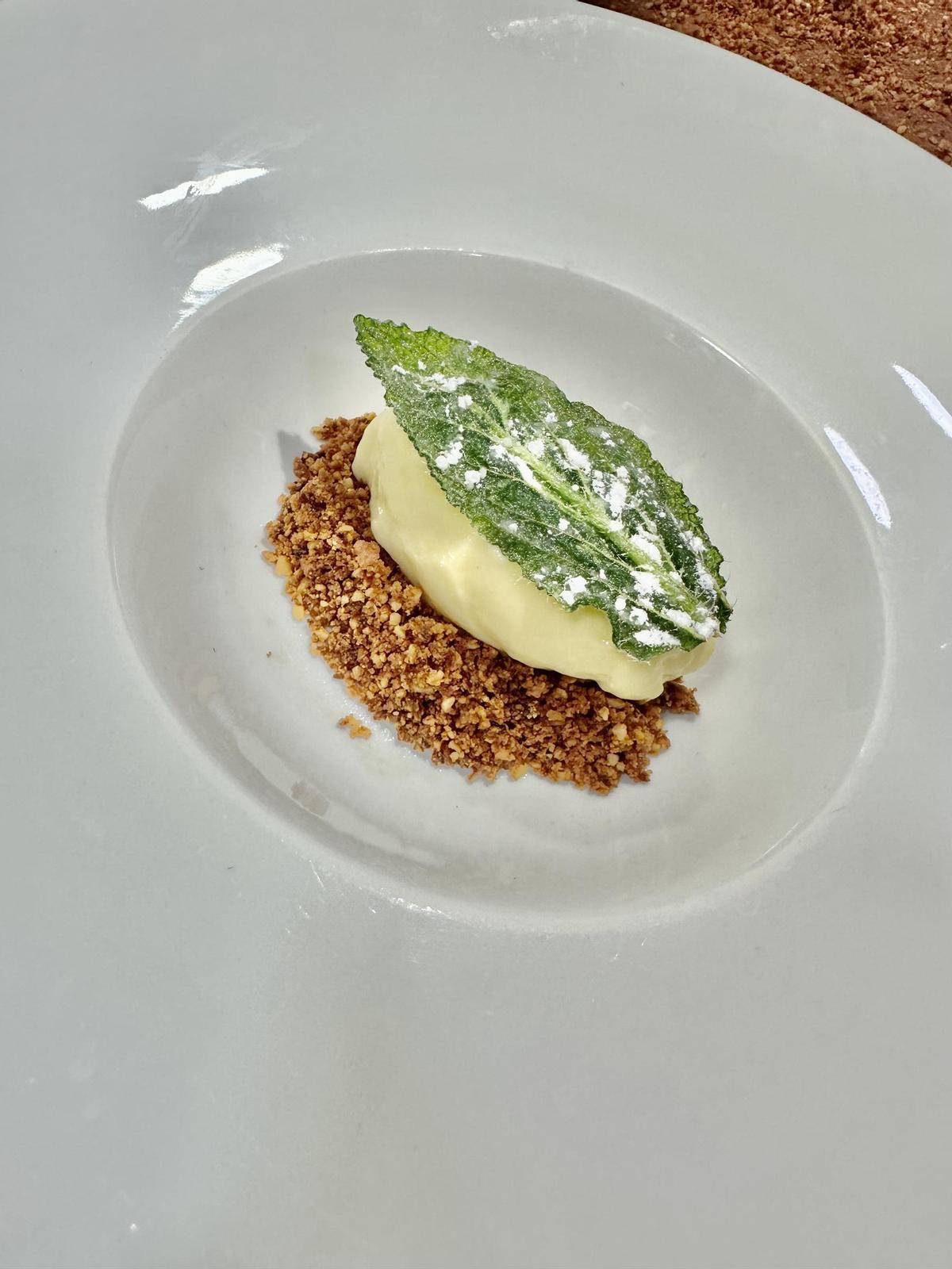 Remolacha, espárrago de Navarra y borraja, propuesta del restaurante Le Bistrot.