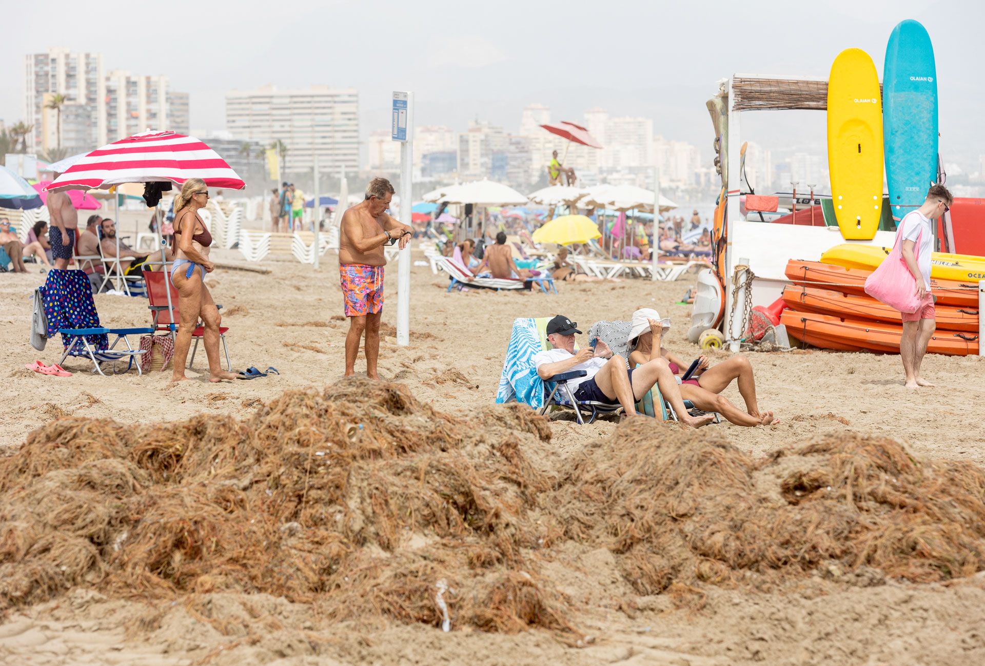 Los efectos del temporal continuan siendo visibles en Playa de San Juan