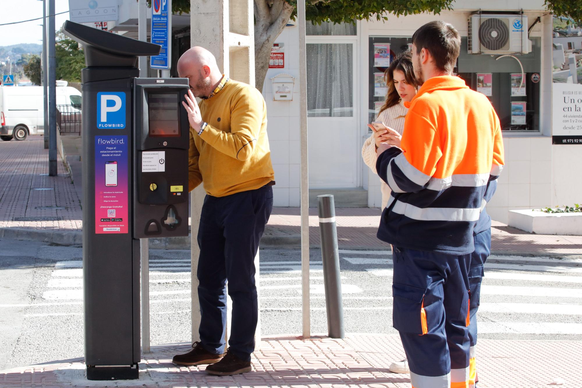 Primer día del aparcamiento de la zona azul de Sant Antoni