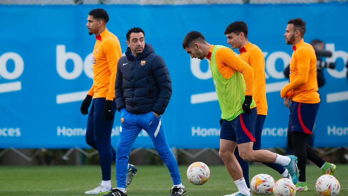 La juventud se lo pasa bien en los entrenamientos ¡y de qué forma!: Adama, Gavi y Pedri demuestran que el Barça tiene el futuro asegurado