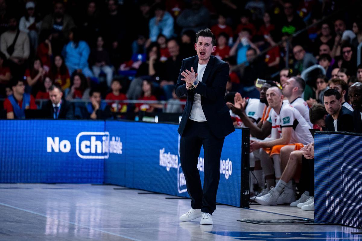 Arturo Ruiz, ahora técnico del Covirán Granada, será el primer entrenador malagueño que pase por el Carpena.