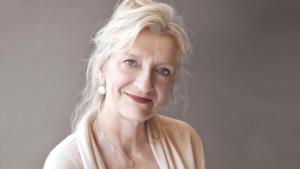 La escritora Elizabeth Strout.