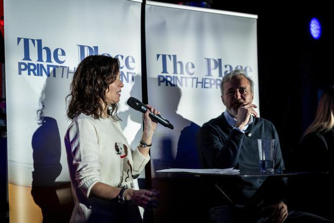 En imágenes I Isabel Díaz Ayuso visita una popular discoteca de Zaragoza