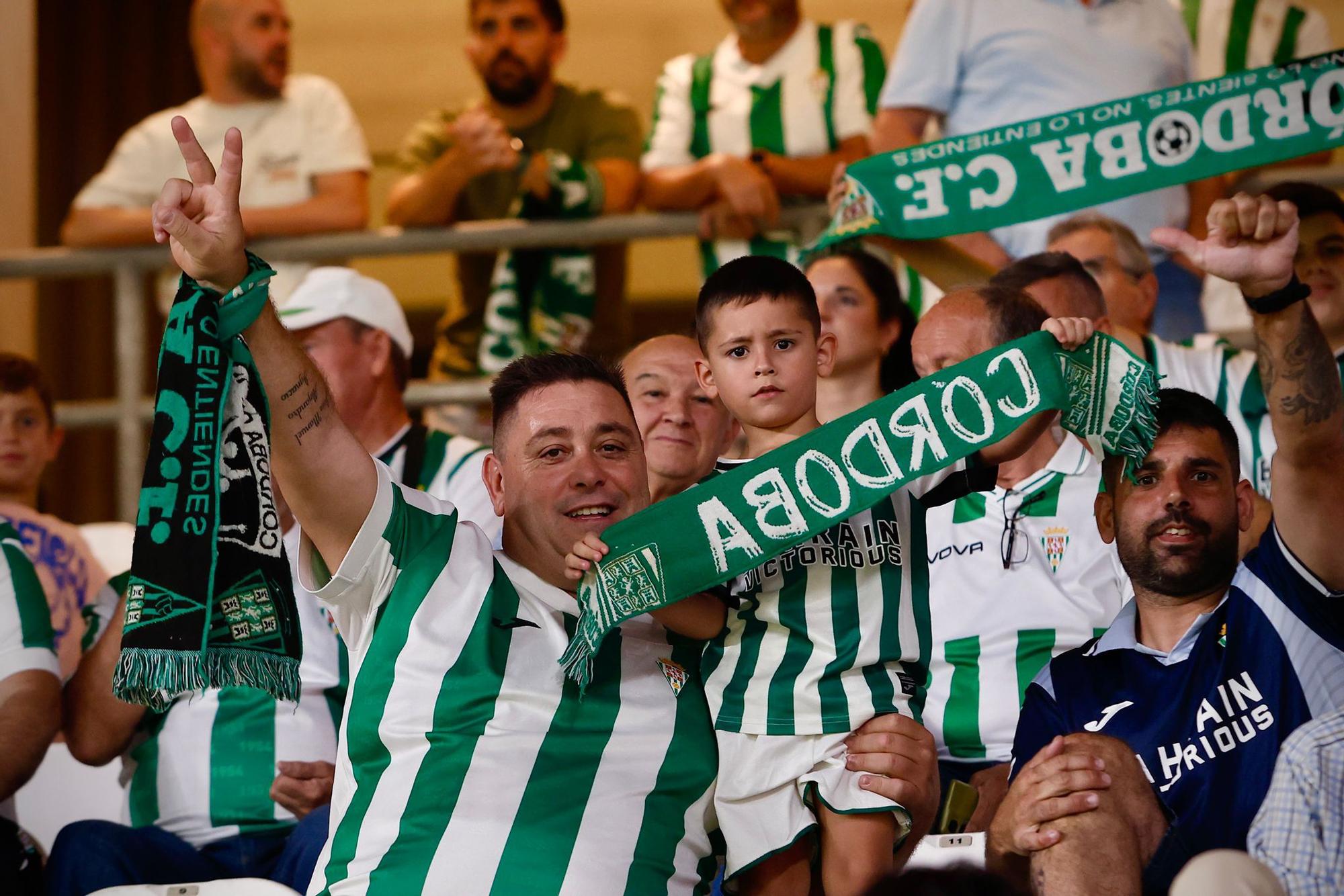 Córdoba CF-Cultural Leonesa | Las imágenes de la afición en El Arcángel