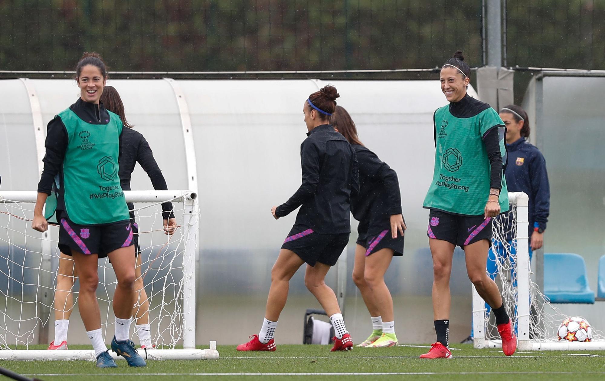 Torrejón y Jenni en un entrenamiento del Barça previo a la Champions League