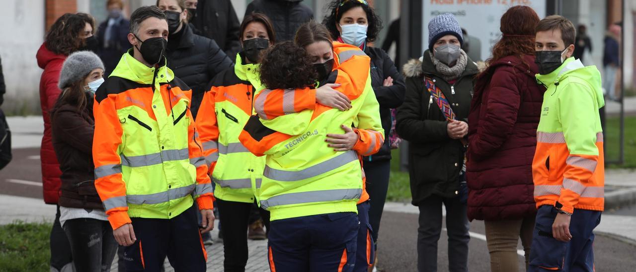 Homenaje de sus compañeros al técnico de ambulancia fallecido en Gijón