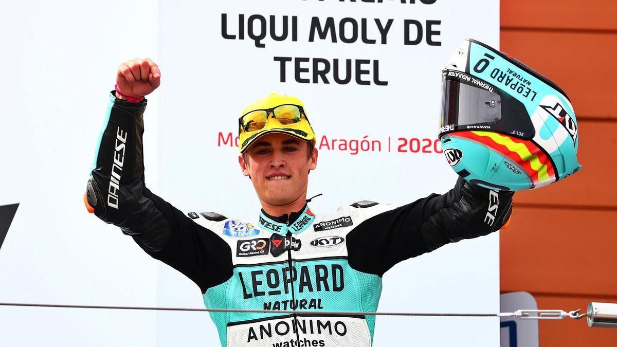 Jaume Masià celebra
su victoria en
Motorland.  reuters/Sergio Pérez | CIRCUIT RICARDO TORMO