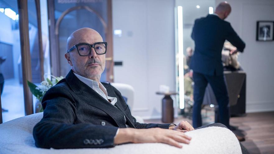 Rossano Ferretti, considerado el mejor peluquero del mundo, en su nuevo Hair Spa, en el hotel Miramar de Barcelona.