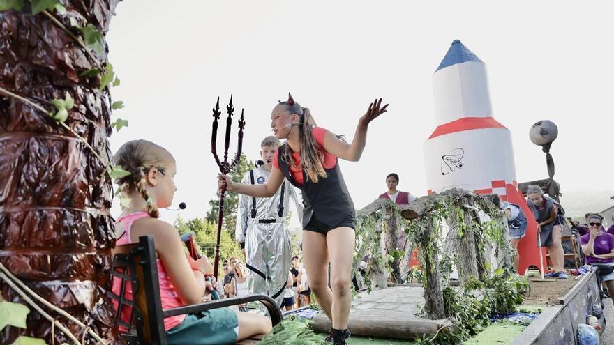 La gran fiesta de las carrozas de Valdesoto, en imágenes
