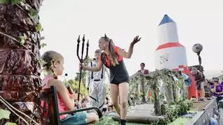 "Valdesotu ye de otru mundo": fiesta descomunal del teatro y la risa en la gran cita de las carrozas de Siero